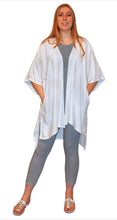 Load image into Gallery viewer, Women’s S/M 100% Rayon Karma Kimono with Pockets in ‘Campfire’
