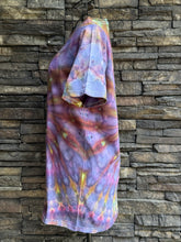 Load image into Gallery viewer, Men’s Medium T-Shirt in ‘Sugar Plum’ Spiral
