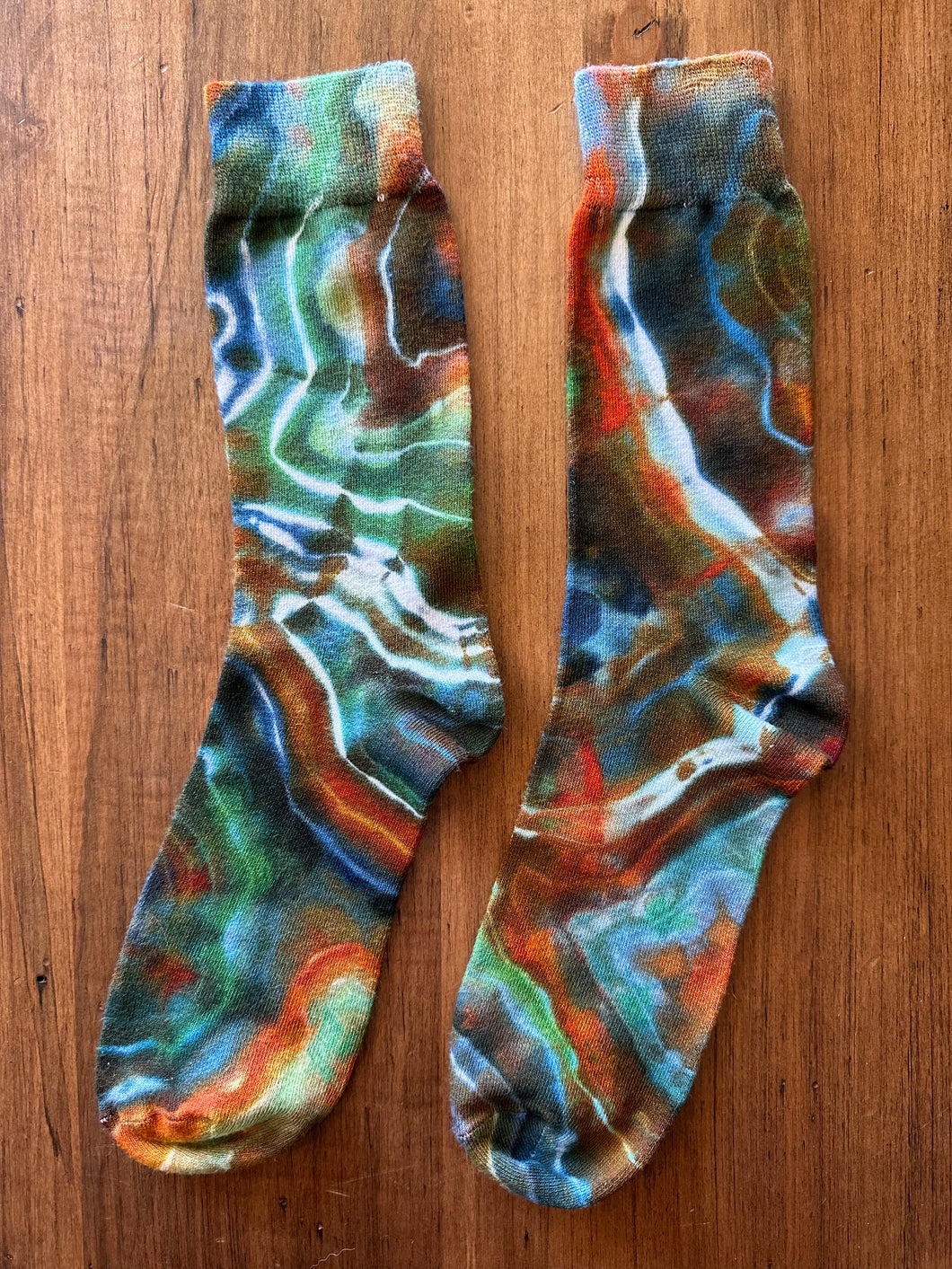 Adult Geode Bamboo Socks in Green and Brown