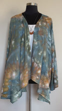 Load and play video in Gallery viewer, Women’s 2X 100% Rayon Waterfall Kimono Jacket in ‘Teal Gold’
