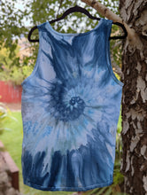 Load image into Gallery viewer, Men&#39;s Medium Colander Spiral Tank Top in Blues and Gray
