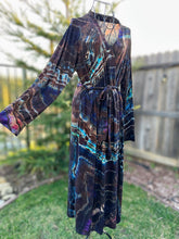 Load image into Gallery viewer, Custom Reverse Geode Bamboo Robe for Bob
