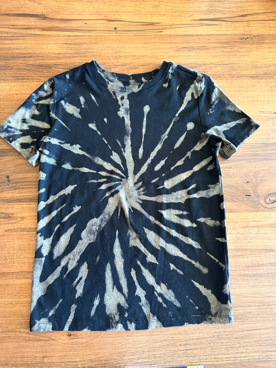 Youth Medium Reverse Spiral T-Shirt